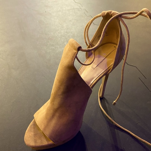 Beige open toe heels - Picture 2 of 2